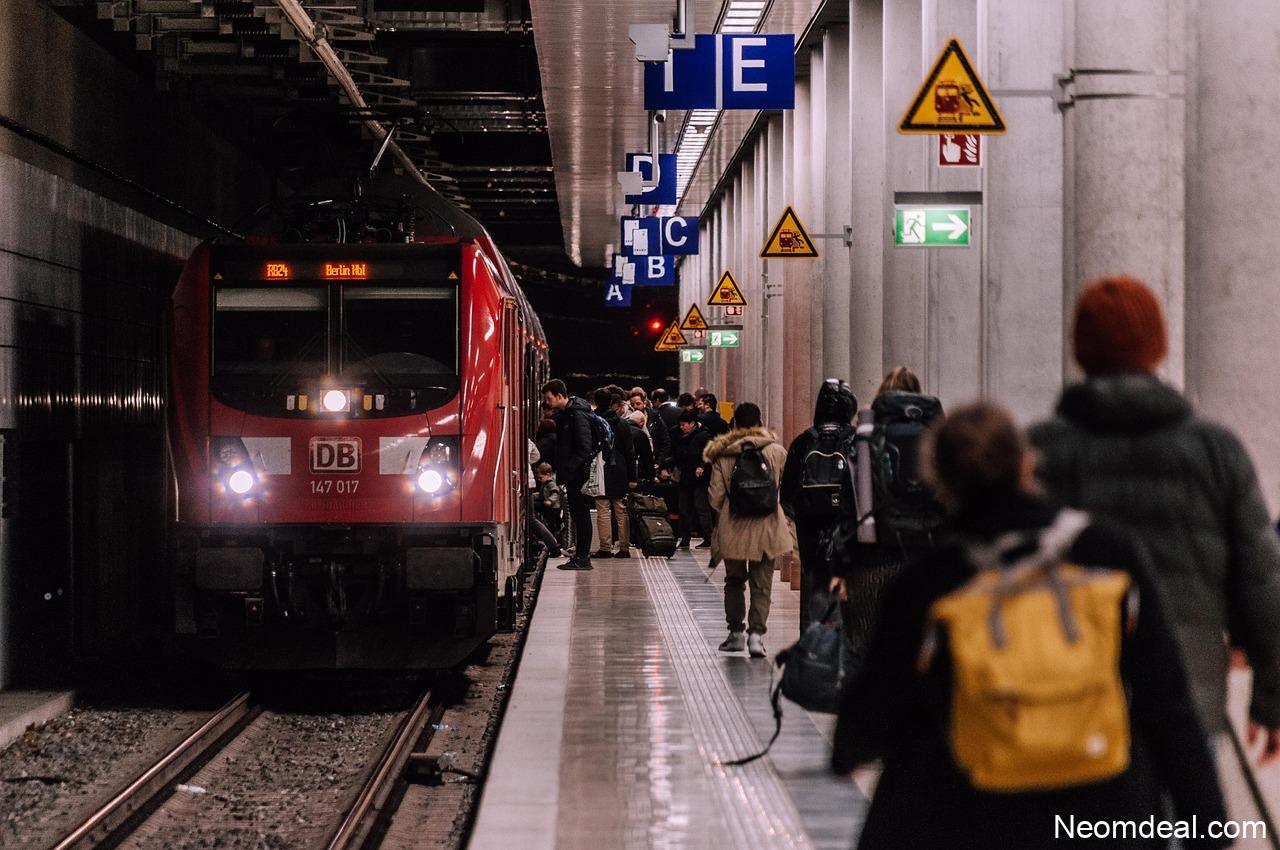 Why People Are Returning to Small, Independent Platforms - Trends